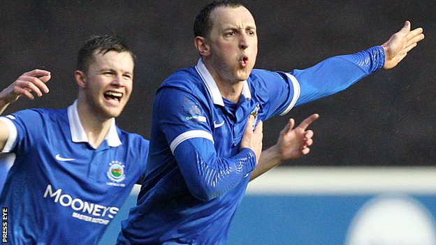 Striker Morrow indietro con Bannsiders