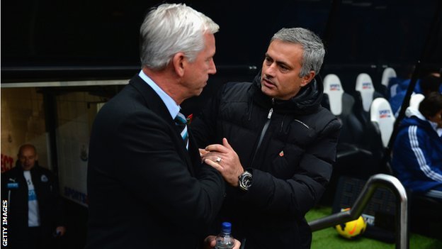Pardew mira a mantenere corsa al titolo vanno