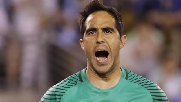 Claudio Bravo: Barcellona insieme portiere del Manchester City medico